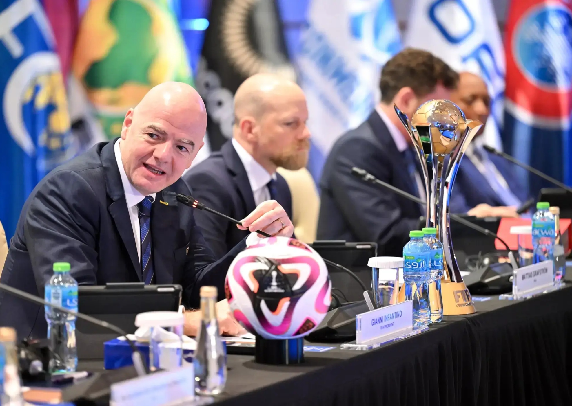 迈阿密热火今晚官宣签约，志在法国杯名次提升，引发热议，控场能力受关注